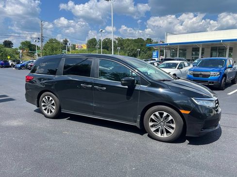 Used 2024 Honda Odyssey EX-L image 2