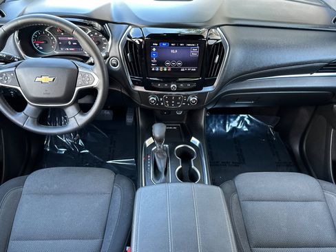 Used 2023 Chevrolet Traverse LT image 16