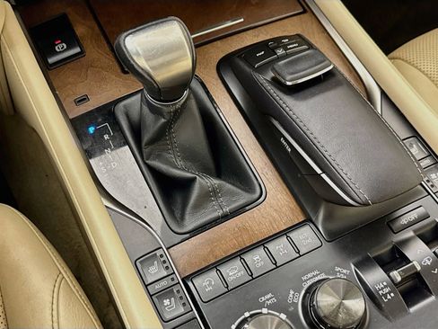 Used 2016 Lexus LX 570 4WD w/ Luxury Package image 18