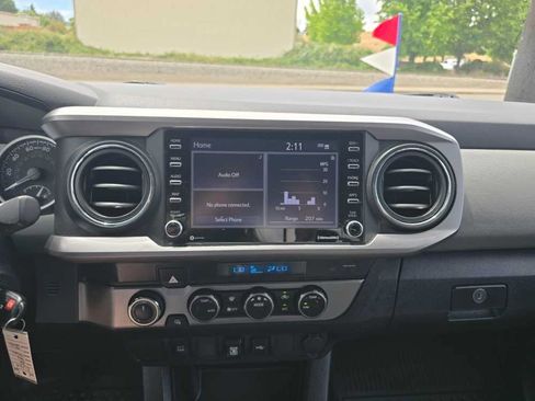 Used 2022 Toyota Tacoma SR5 AWD/4WD image 12