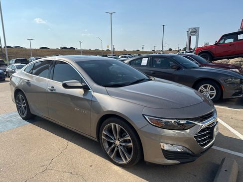 Used 2022 Chevrolet Malibu LT FWD image 3