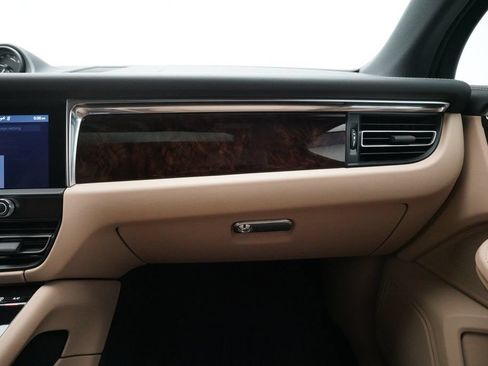 Certified 2024 Porsche Macan AWD/4WD image 10
