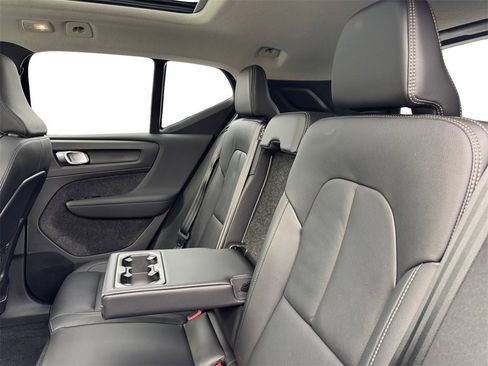 Certified 2025 Volvo XC40 B5 Core image 20