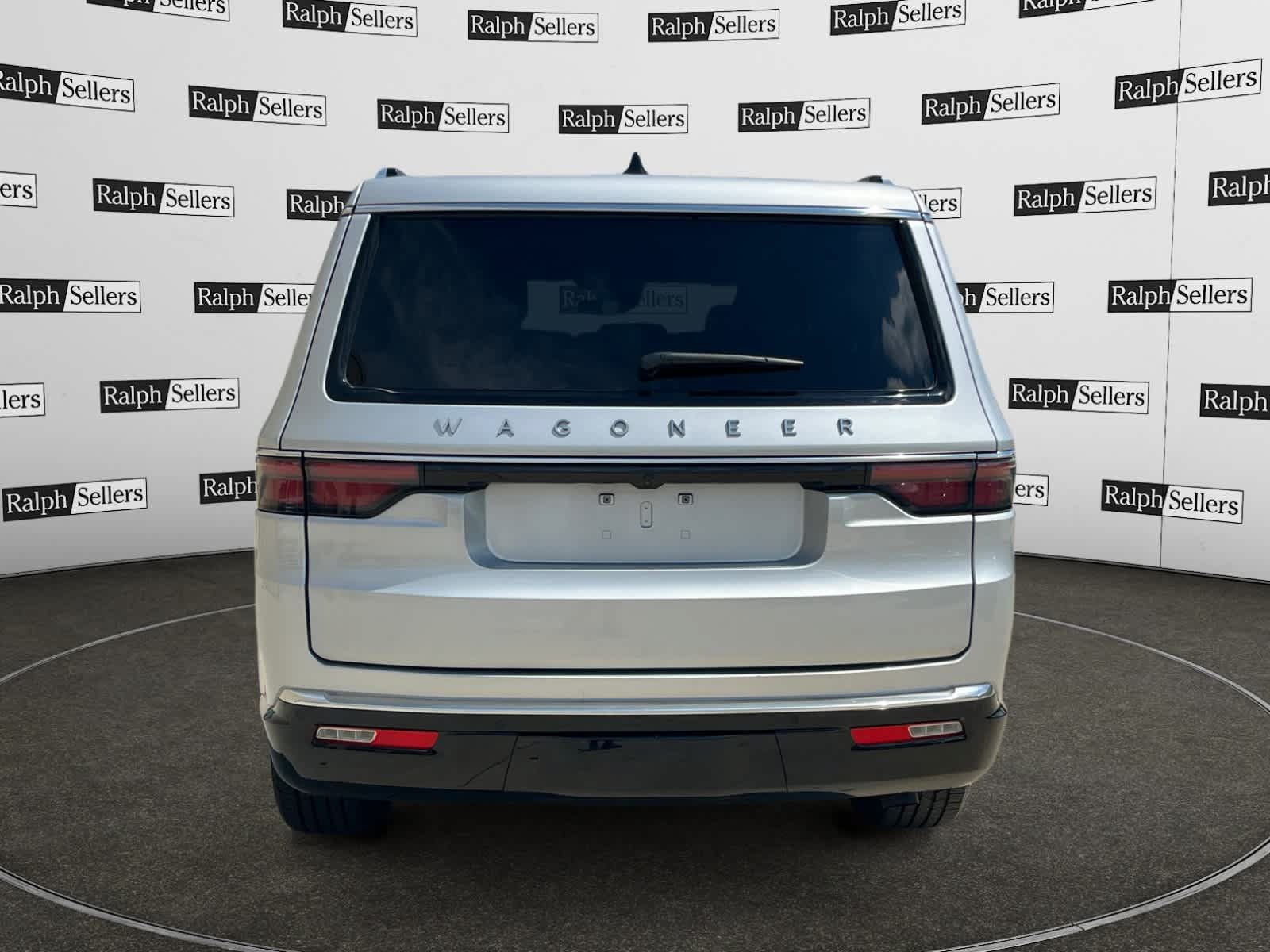 Used 2025 Jeep Wagoneer Series II AWD/4WD image 5