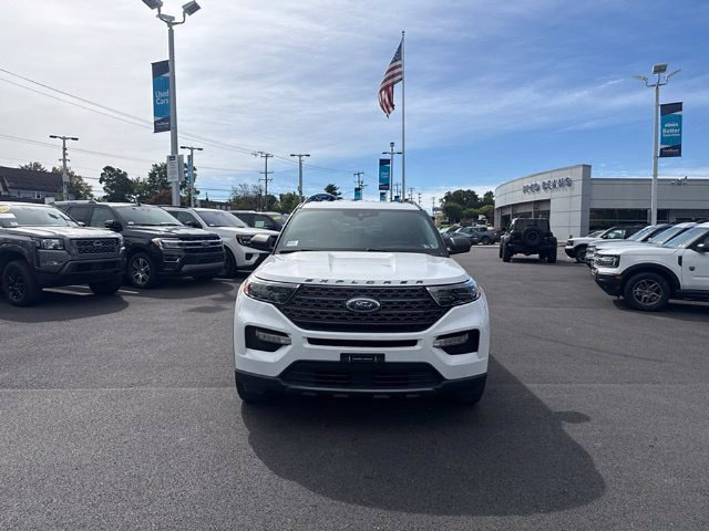 Used 2021 Ford Explorer XLT w/ Equipment Group 202A AWD/4WD image 2