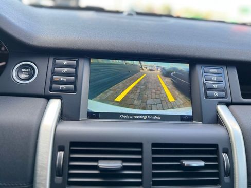 Used 2019 Land Rover Discovery Sport SE AWD/4WD image 16