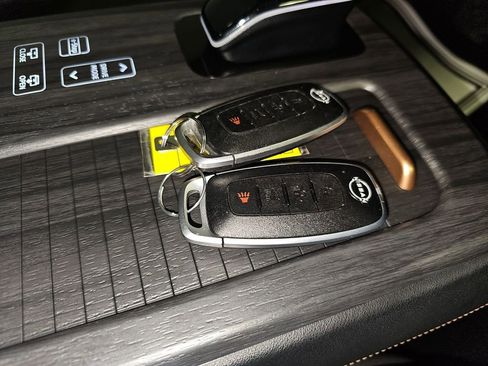 Used 2023 Nissan Ariya AWD image 16