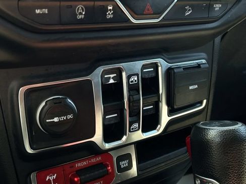 Used 2019 Jeep Wrangler Unlimited Rubicon w/ Cold Weather Group AWD/4WD image 40