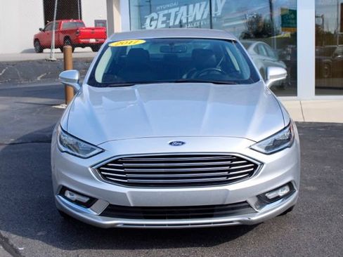 Used 2017 Ford Fusion SE w/ Fusion SE Technology Package FWD image 11