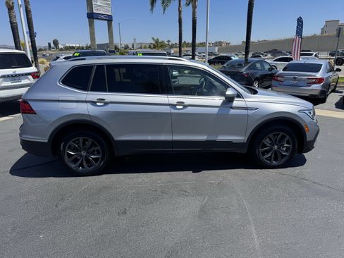 Used 2022 Volkswagen Tiguan SE AWD/4WD image 11