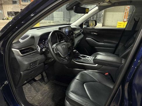Used 2022 Toyota Highlander XLE image 30