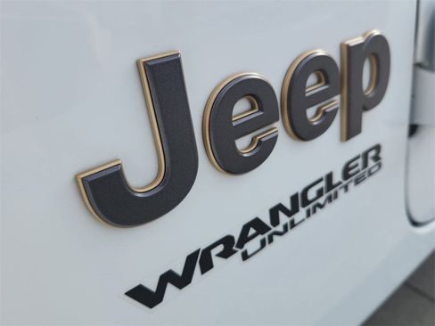 Used 2022 Jeep Wrangler Unlimited Rubicon w/ Trailer Tow Package image 32