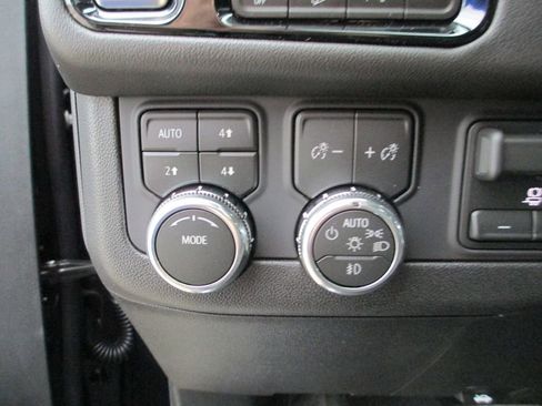 New 2026 GMC Yukon Elevation w/ Elevation Premium Package AWD/4WD image 17