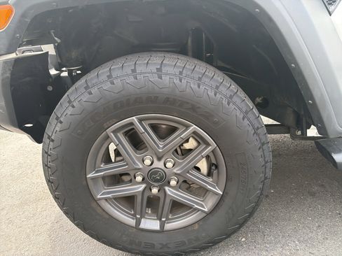 Certified 2025 Jeep Wrangler Sport AWD/4WD image 32