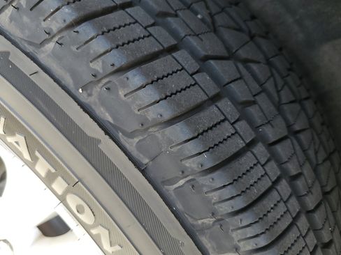 Used 2020 Buick Enclave Essence image 25