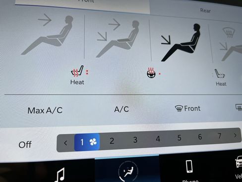 Used 2024 Chrysler Pacifica Touring-L image 22