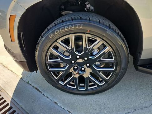 Used 2025 Chevrolet Tahoe LT image 31