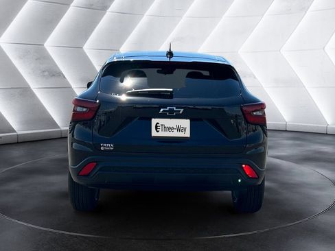 New 2026 Chevrolet Trax LS w/ LS Convenience Package FWD image 4