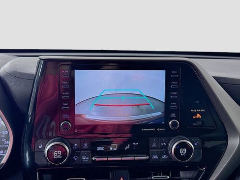Used 2022 Toyota Highlander XLE image 14