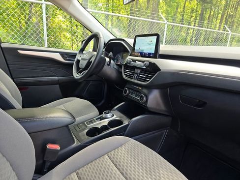 Used 2022 Ford Escape SE w/ SE Sport Appearance Package image 21