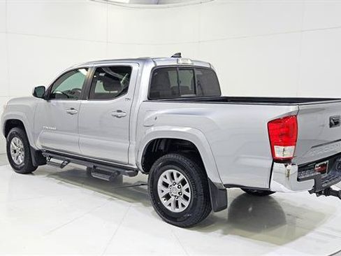 Used 2017 Toyota Tacoma SR5 w/ Tow Package RWD image 6