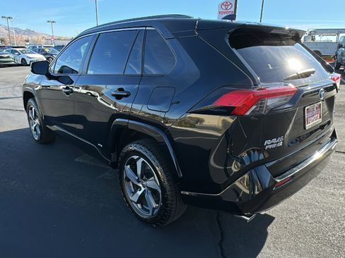 Certified 2021 Toyota RAV4 SE image 5