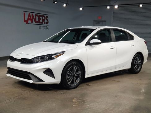 Used 2024 Kia Forte LXS w/ LXS Technology Package image 3