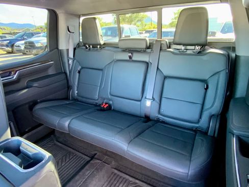 Used 2025 Chevrolet Silverado 1500 LT Trail Boss w/ Convenience Package II AWD/4WD image 25