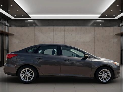 Used 2016 Ford Focus SE FWD image 16