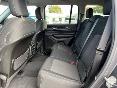 Used 2023 Jeep Grand Cherokee Laredo