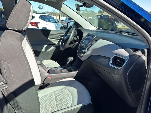 Used 2022 Chevrolet Equinox LT w/ LPO, Floor Liner Package image 10