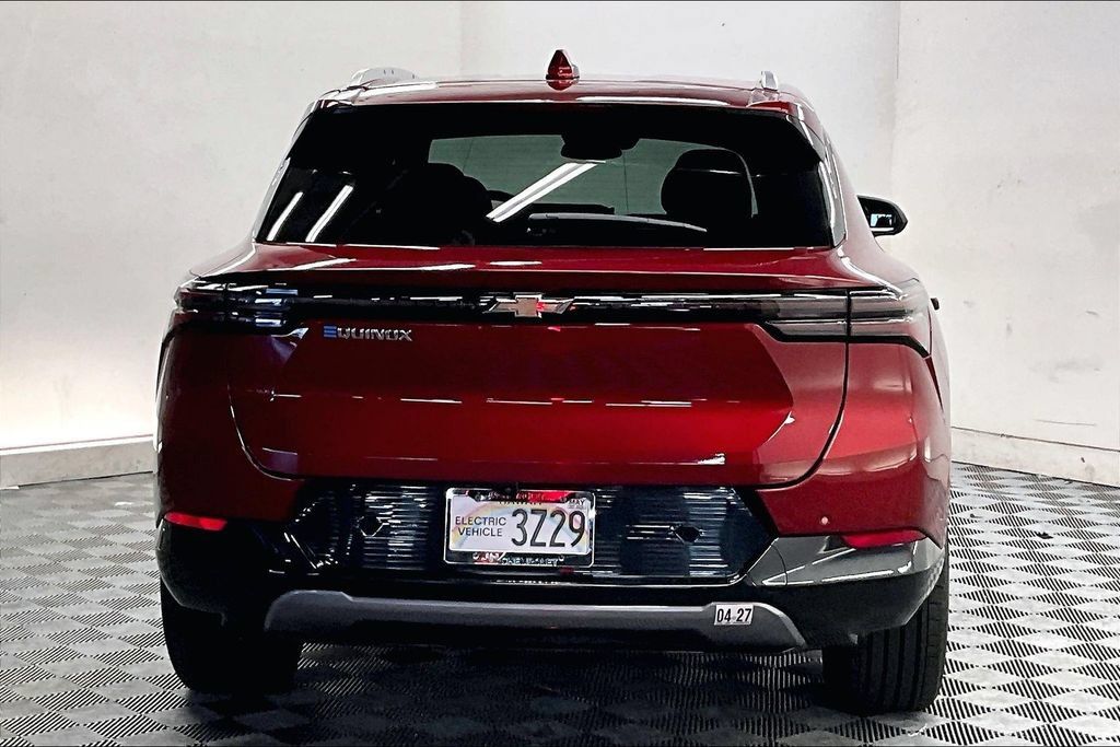 Used 2024 Chevrolet Equinox EV LT FWD image 3