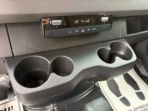 Used 2022 Mercedes-Benz Sprinter 2500 image 24