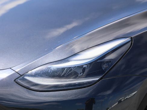 Used 2025 Tesla Model Y Performance AWD/4WD image 8