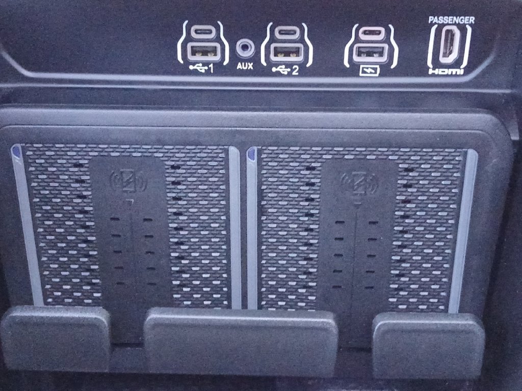 Used 2025 RAM 3500 Limited AWD/4WD image 6