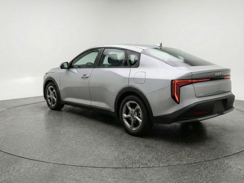 Used 2025 Kia K4 LXS image 6