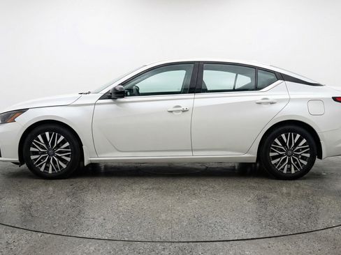 Used 2025 Nissan Altima 2.5 SV FWD image 5