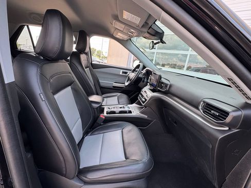 Used 2023 Ford Explorer XLT w/ Equipment Group 202A AWD/4WD image 28