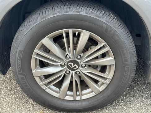 Used 2019 INFINITI QX80 Luxe w/ All-Season Package RWD image 11
