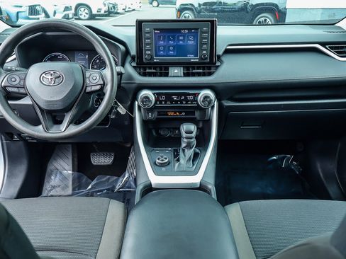 Used 2021 Toyota RAV4 LE AWD/4WD image 6