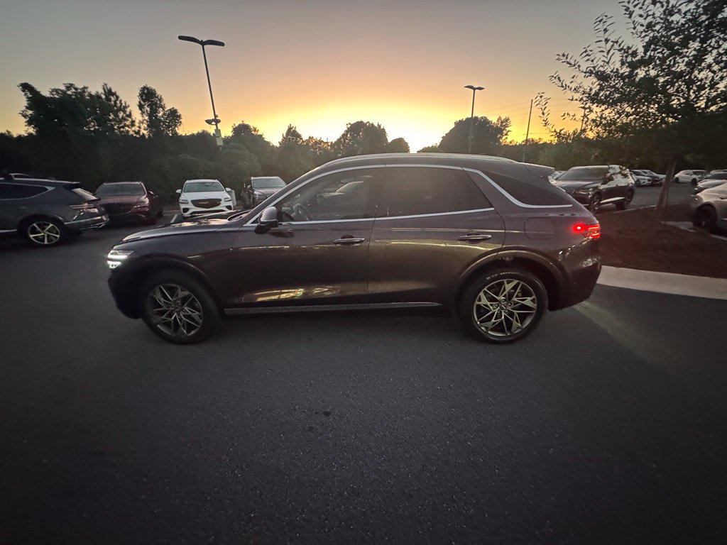 Used 2022 Genesis GV70 2.5T w/ Advanced Package AWD/4WD image 4