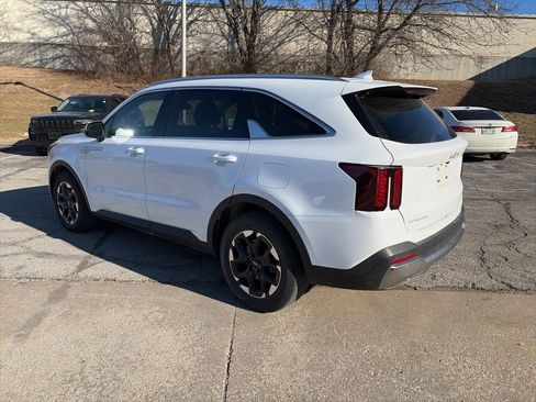 Used 2024 Kia Sorento S image 7