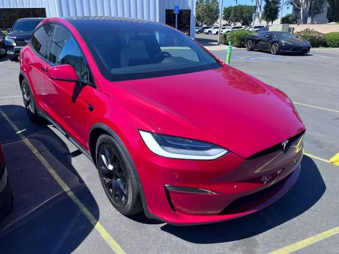 Used 2022 Tesla Model X image 2