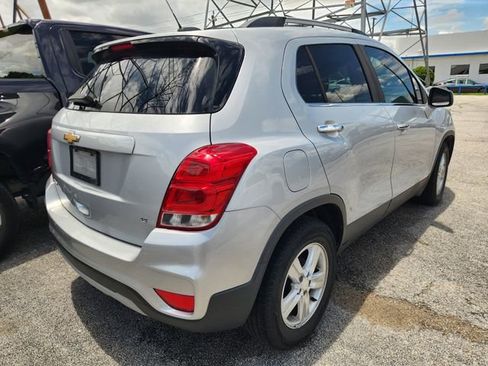 Used 2019 Chevrolet Trax LT w/ Sun & Sound Package FWD image 4