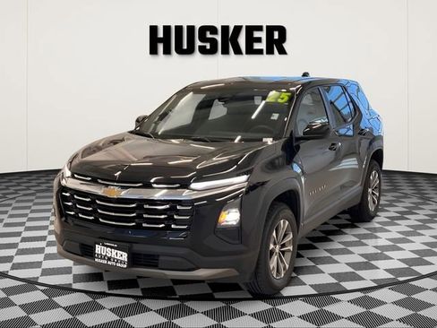 Used 2025 Chevrolet Equinox LT AWD/4WD image 3