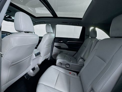 Used 2015 Toyota Highlander Limited image 18