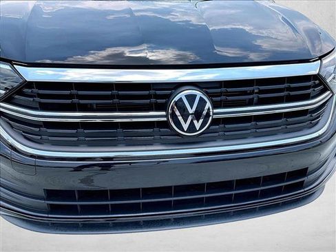 Used 2023 Volkswagen Jetta SE w/ Panoramic Sunroof Package FWD image 30