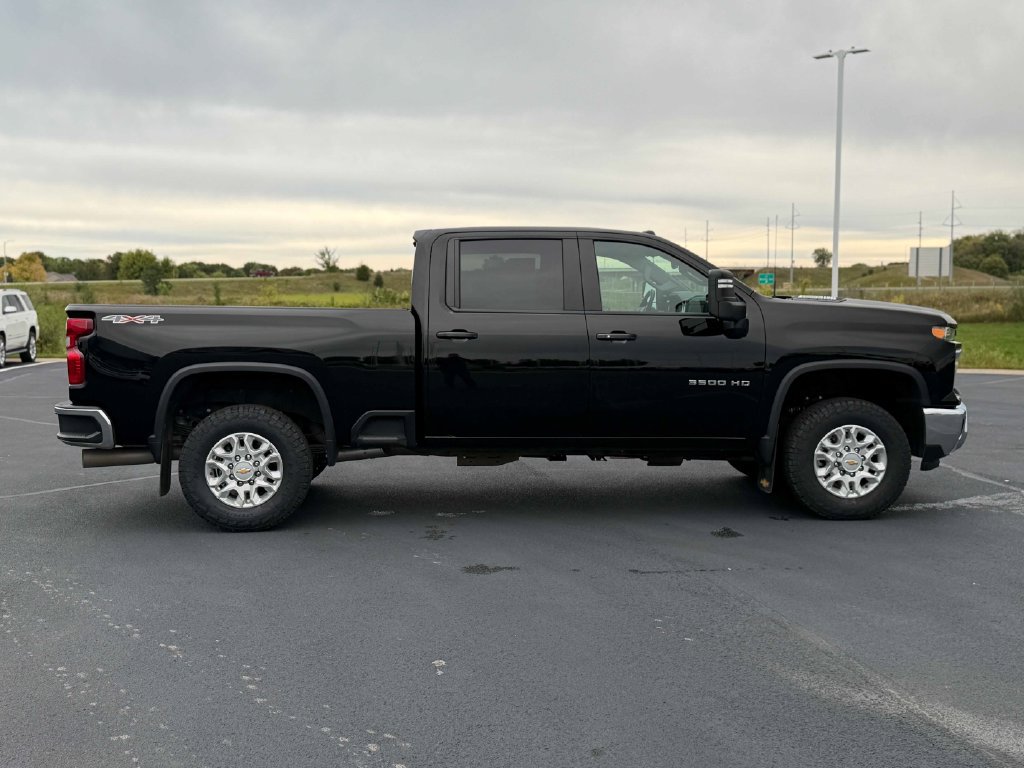Used 2025 Chevrolet Silverado 3500 LT w/ All Star Edition AWD/4WD image 6