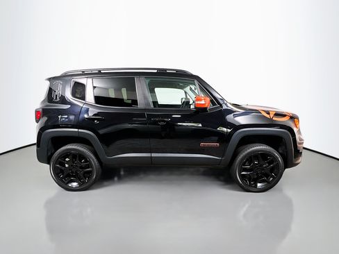Used 2020 Jeep Renegade Latitude AWD/4WD image 3