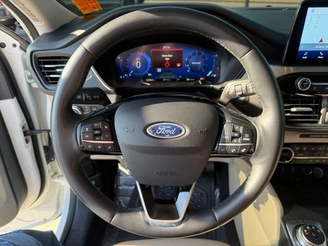 Used 2021 Ford Escape Titanium AWD/4WD image 15
